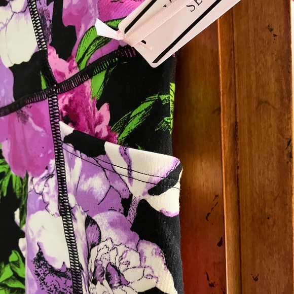 Victoria’s Secret yoga pants - Picture 3 of 6